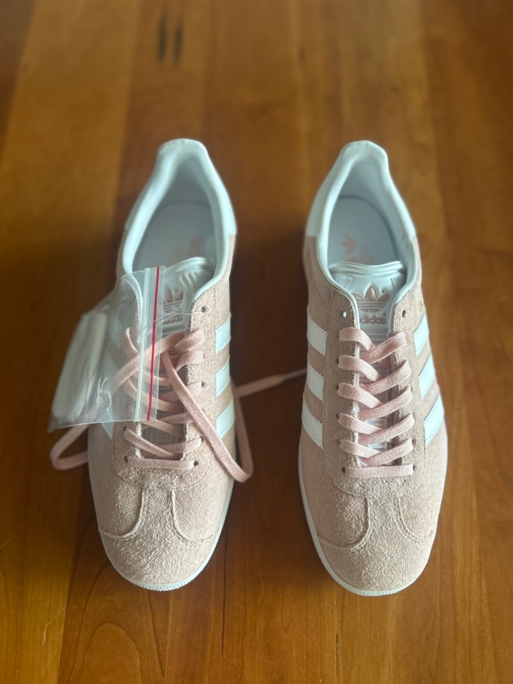Adidas Gazelles, Fusion Pink, NWT 8.5 W